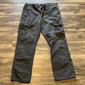 WRANGLER MEN’S CARGO PANTS. SIZE 36x32. Great condition.